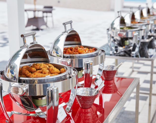 POOLSIDE SEMI-BUFFET & PERFORMANCE