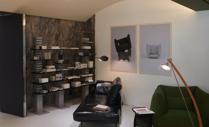 A reading room With 안그라픽스